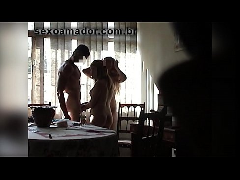 ❤️ Seksvriende nooi 'n reuse man en 'n drietal saam met hom ️ Seksvideo by ons ❌❤